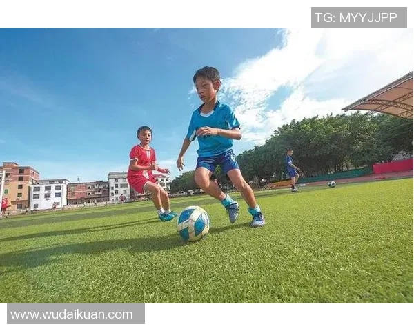 玩弄足球少年梦想的追逐与成长之路探索 玩弄足球少年梦想的追逐与成长之路探索