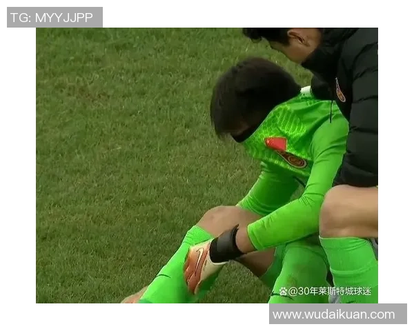 足球男孩被绑事件引发关注各种图片记录了这一令人震惊的瞬间