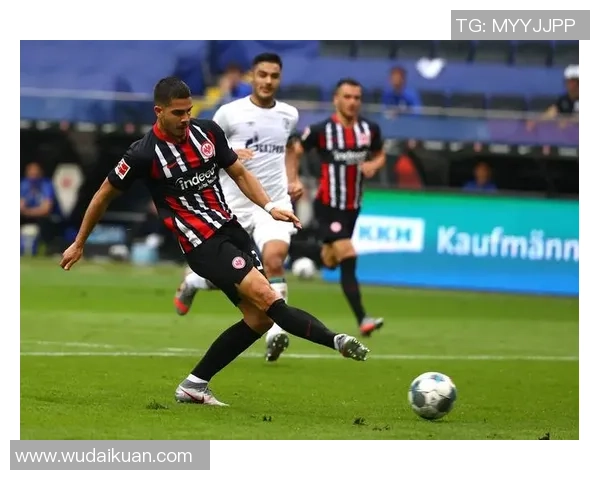 足球防具的选择与使用技巧解析助你提升场上表现与安全性 足球防具的选择与使用技巧解析助你提升场上表现与安全性